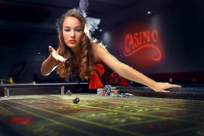 Aplikasi mobile seven slot77 tampilan login dan navigasi utama